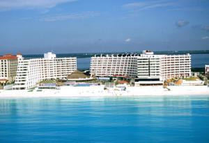 Crown Paradise Club Cancún - Google My Maps